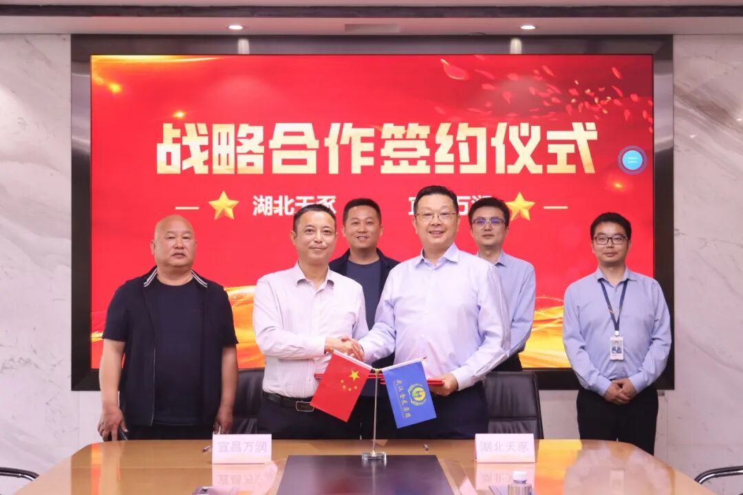 熱烈祝賀武漢金龍集團子公司湖北天豕與宜昌萬潤現(xiàn)代化萬頭豬場達成合作！